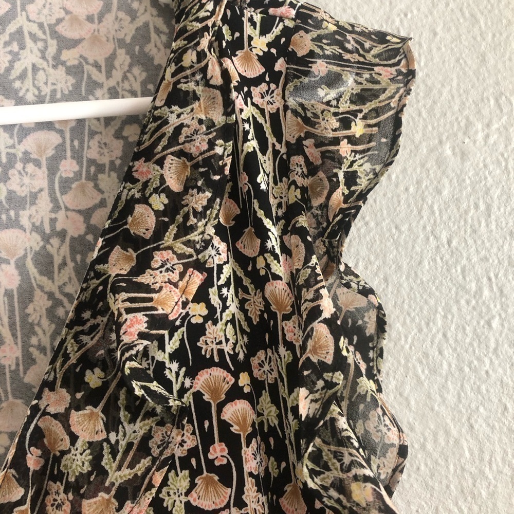 BCBGeneration Women's Ruffle Surplice Romper size Small - Picture 4 of 13
